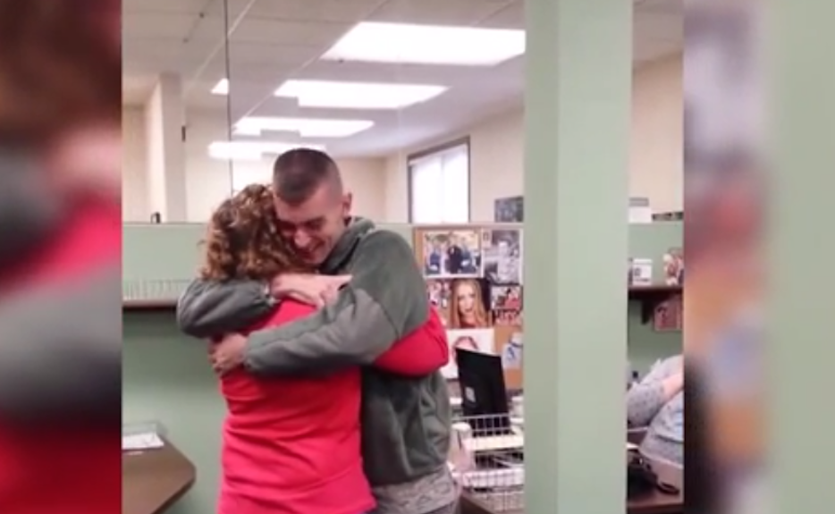 AIRMAN DRIVES CROSS COUNTRY, MAKES HIS MOM CRY AT WORK - THE SITREP MILITARY BLOG