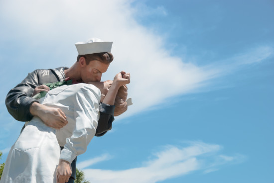 Married Sailors Statue Image - The SITREP Military Blog