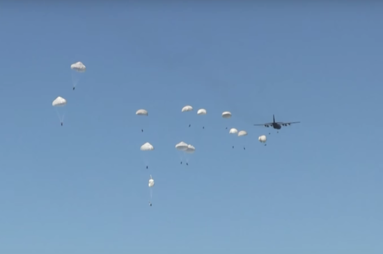 WATCH THIS SOLDIER PULL HIS RESERVE CHUTE AT THE LAST MINUTE - THE SITREP MILITARY BLOG