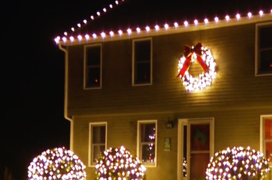 VET RETURNS HOME TO FIND HOME DECORATED, ALL LIT UP FOR THE HOLIDAYS